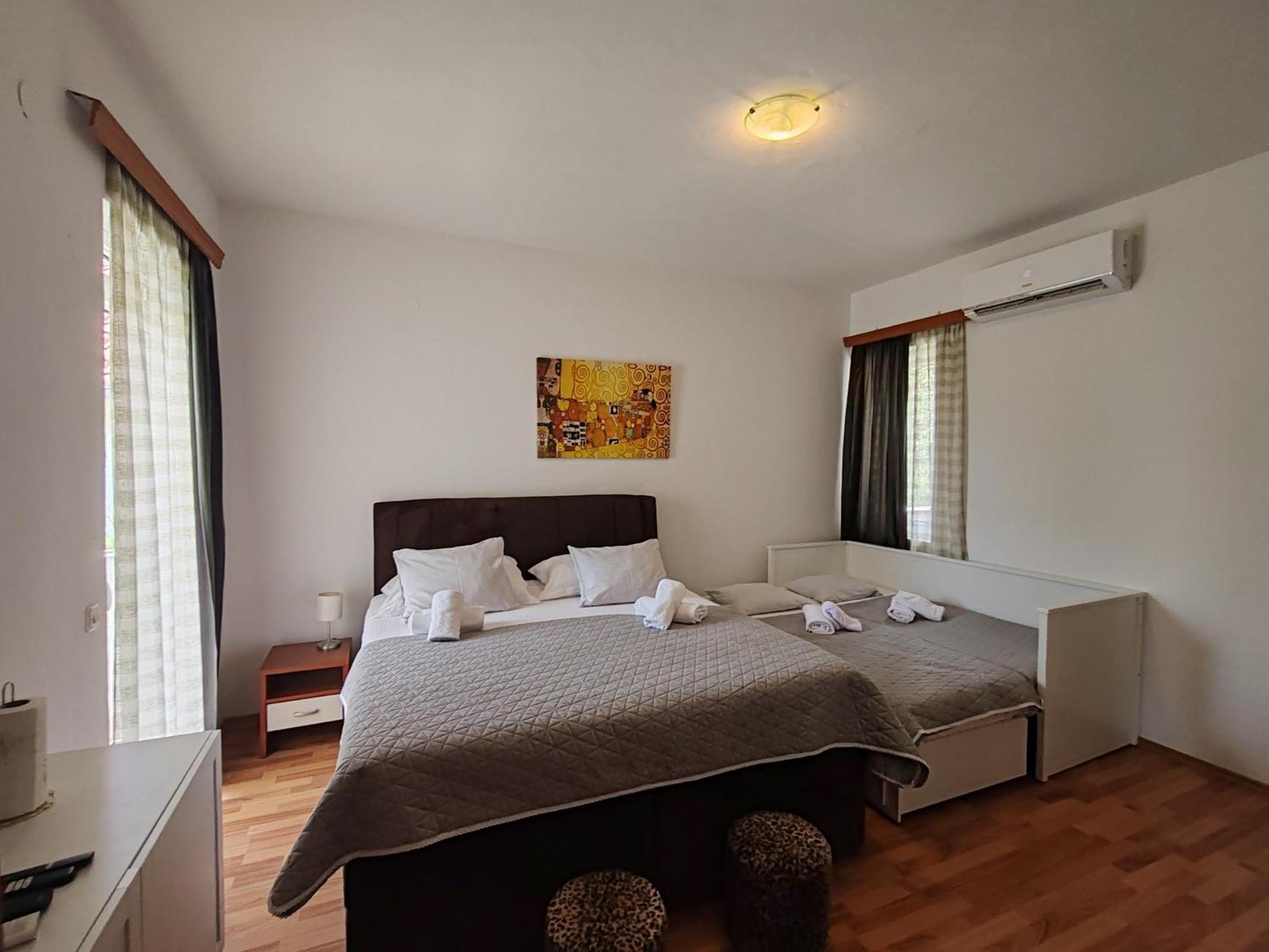 Apartments And Pansion M&R Turanj Exterior foto
